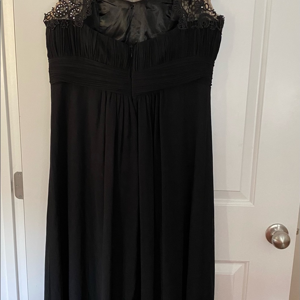 Beautiful black gown - Picture 2 of 4